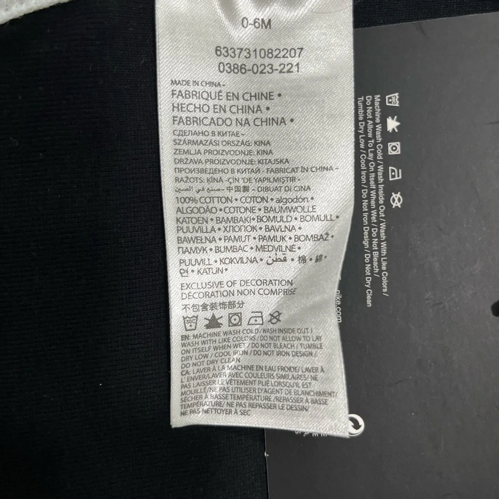 NWT Nike Black and White Baby Bib and Booties Set
